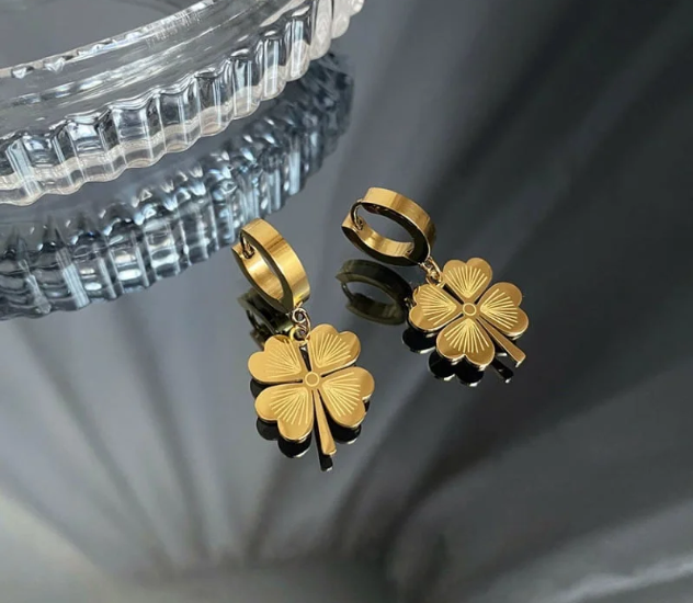 minimal leaf pendant necklace