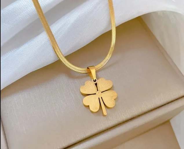 minimal leaf pendant necklace